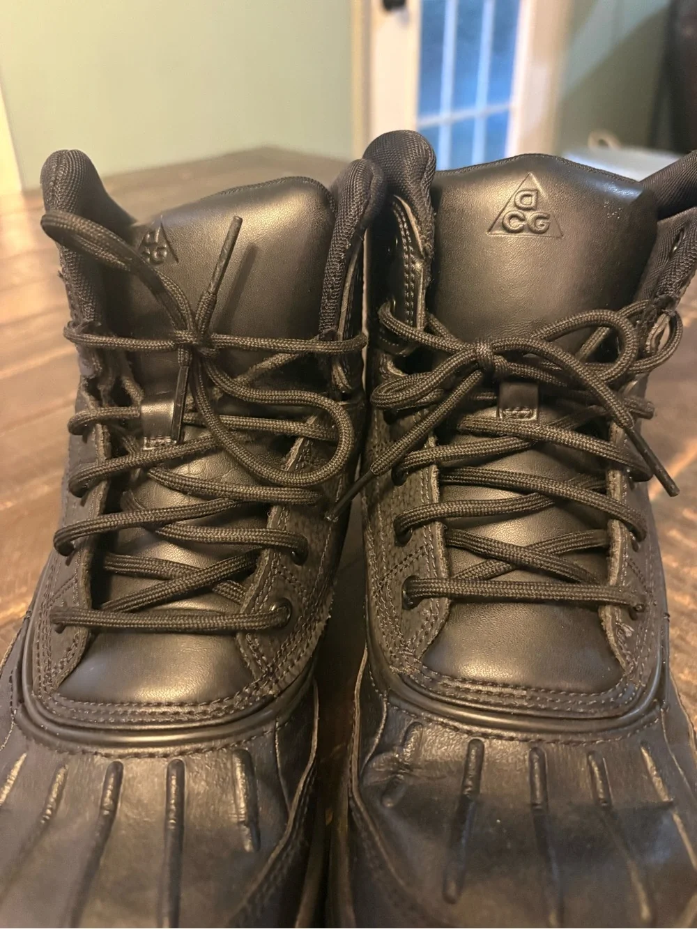 Nike Woodside 2 High ACG Boots Boys Size 7Y Youth Black Leather 524872-004